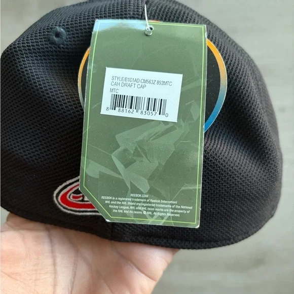 Signed Reebok Calgary Hitmen WHL Hockey Cap - Picture 6 of 7